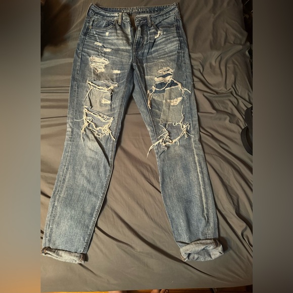 Cute/ flattering American Eagle jeans. Only selling because they are too small. - Picture 1 of 5